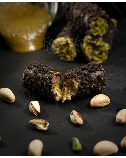 Puree filled with pistachio praline 