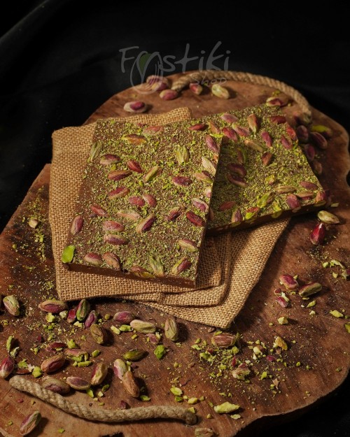 MILK CHOCOLATE WITH PISTACHIO MILK CHOCOLATE WITH STEVIA OF OUR OWN PRODUCTION 
